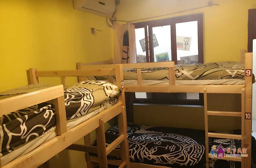 再见前任男女混住六人间床位房