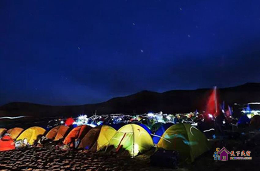 大漠风情20人团帐篷房