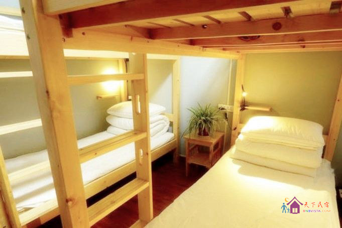 空调四人男生床位房