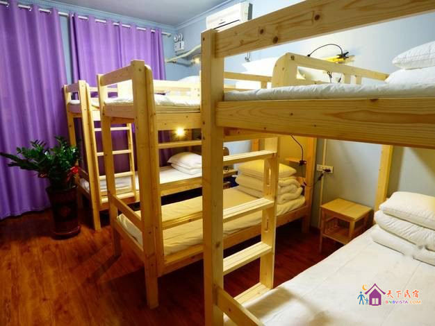 空调六人女生床位房