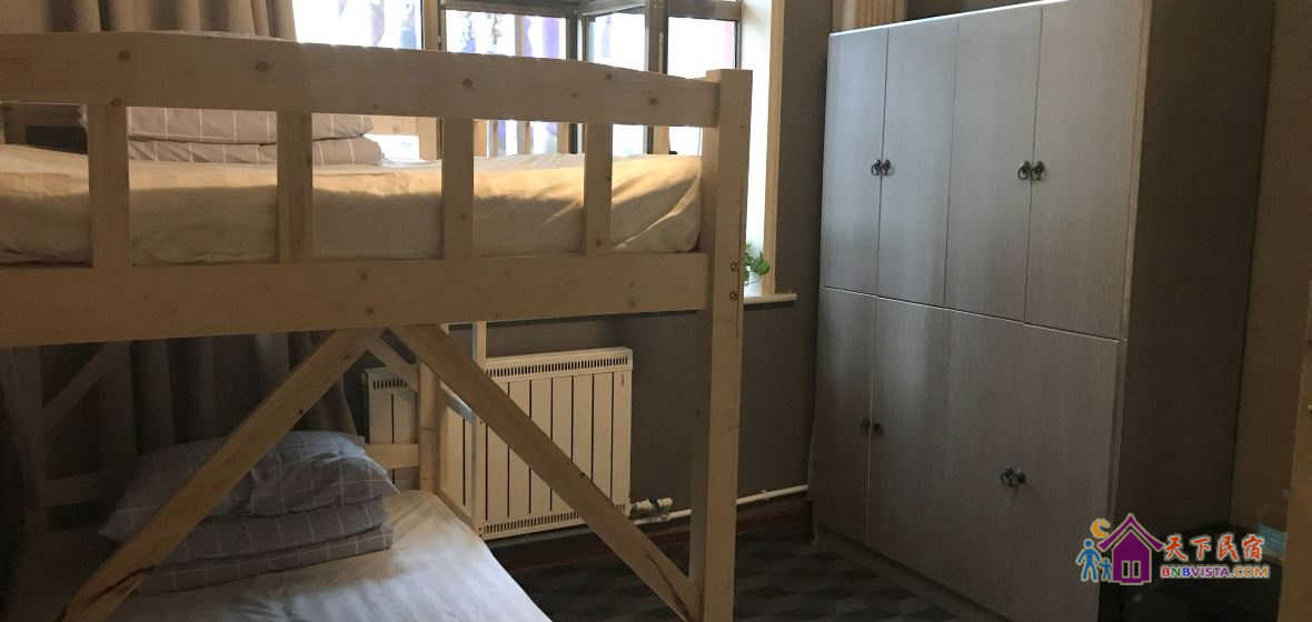 女生四人床位间