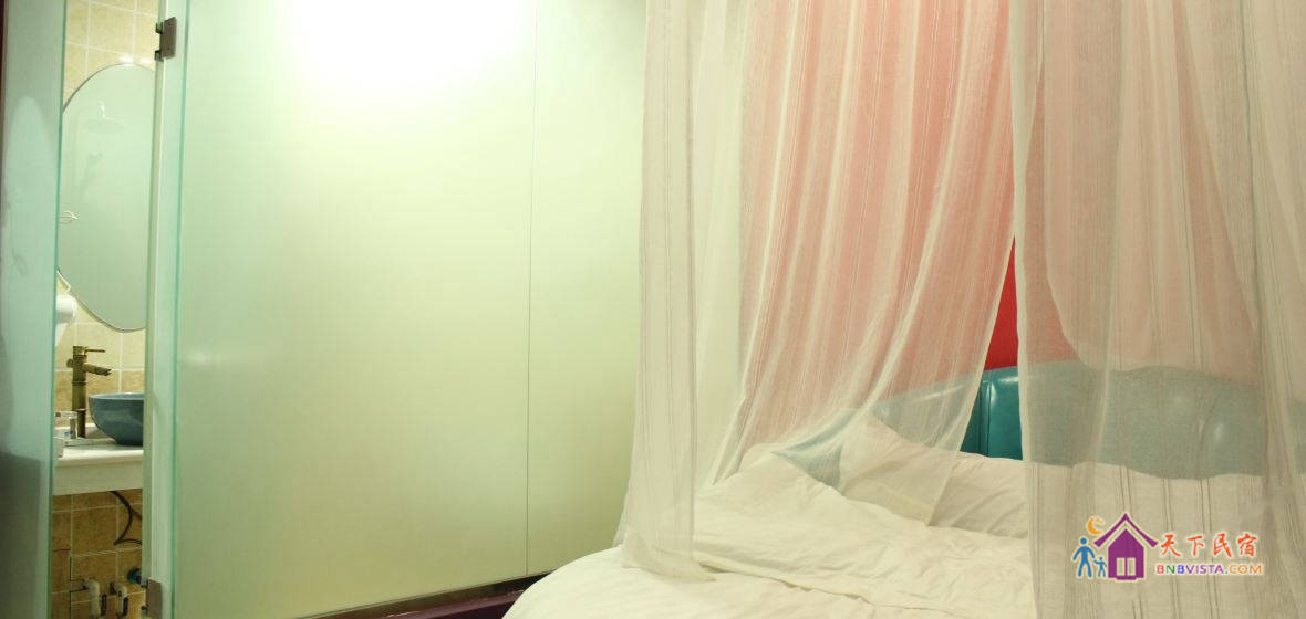 浪漫蜜月圆床房