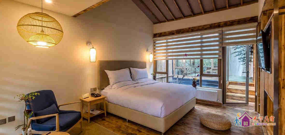 圆满温泉溪岸墅屋