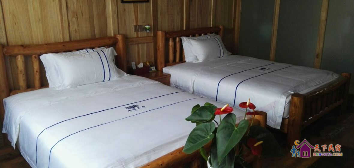 土家双大木床房