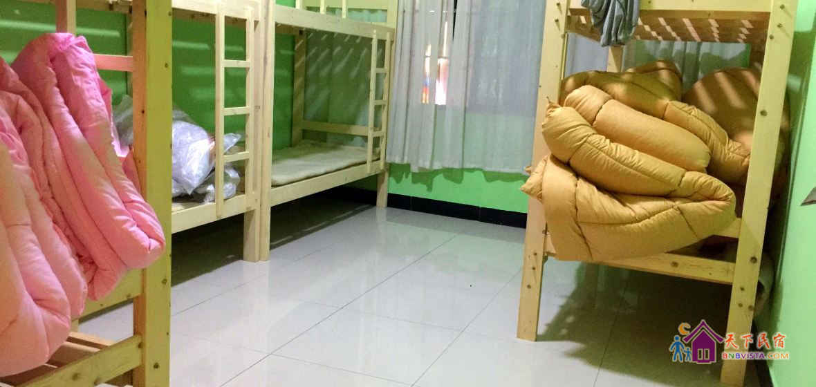 男女混住八人间