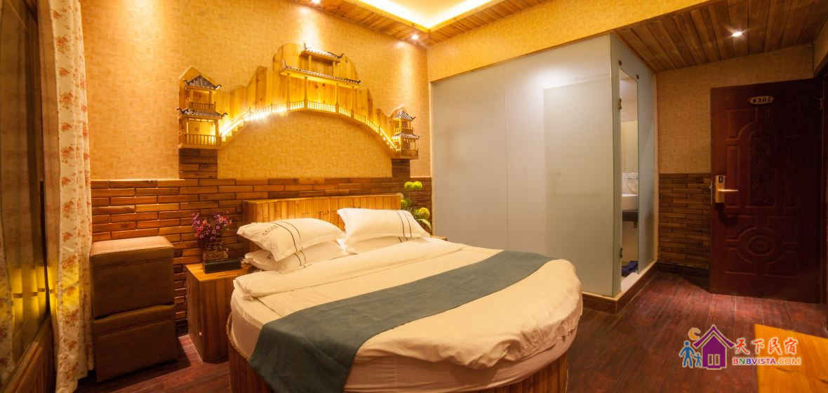 伊人映月江景蜜月房