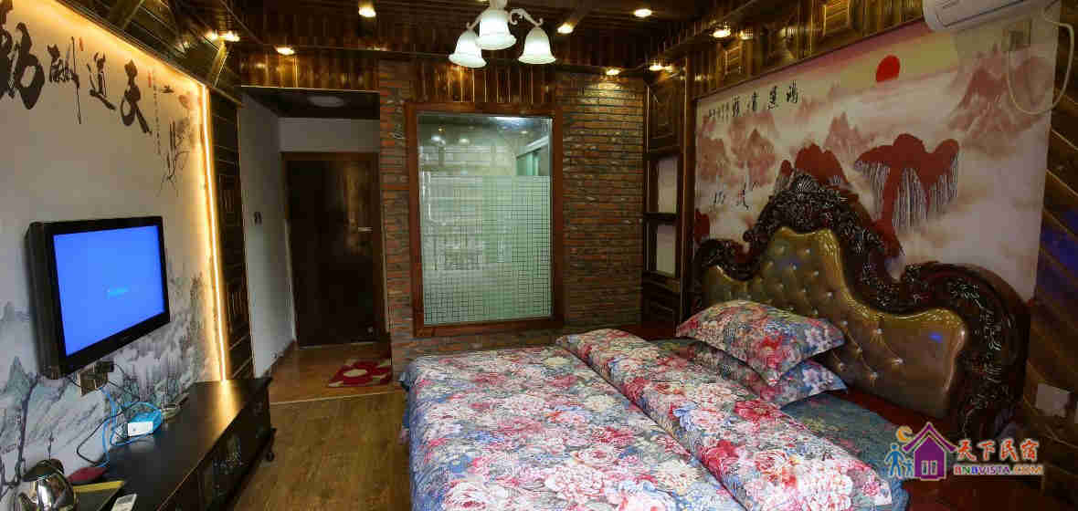  吊脚楼临江亲子房