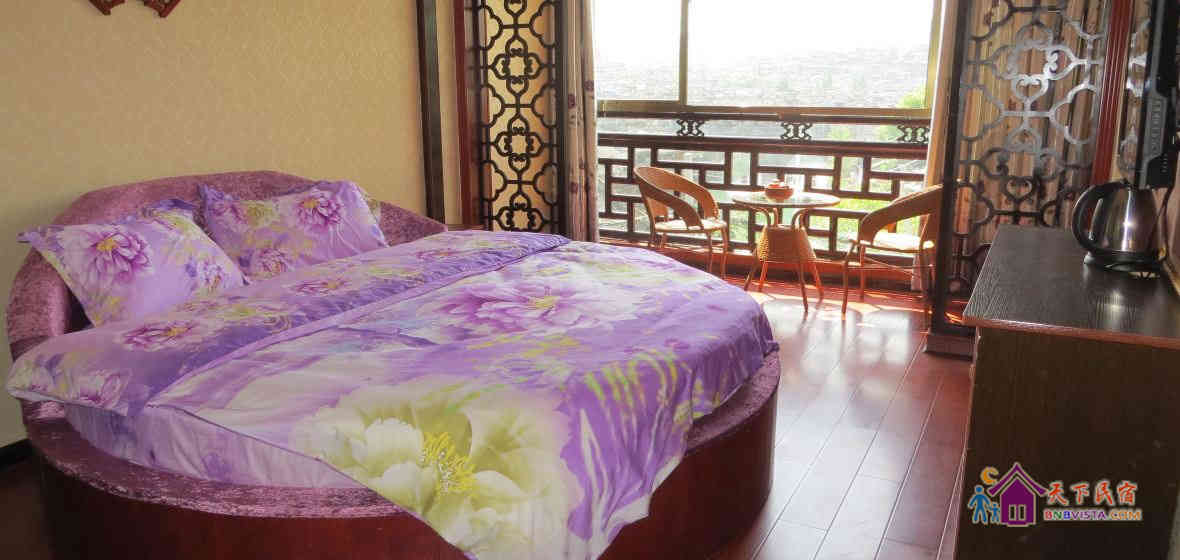 江景蜜月圆床房