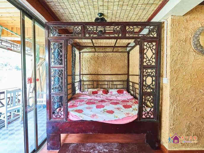 临江大床房吊脚楼店