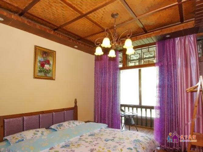 奶茶店临江大床房