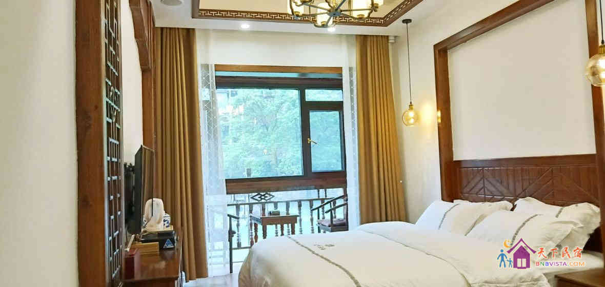 豪华临江大床房