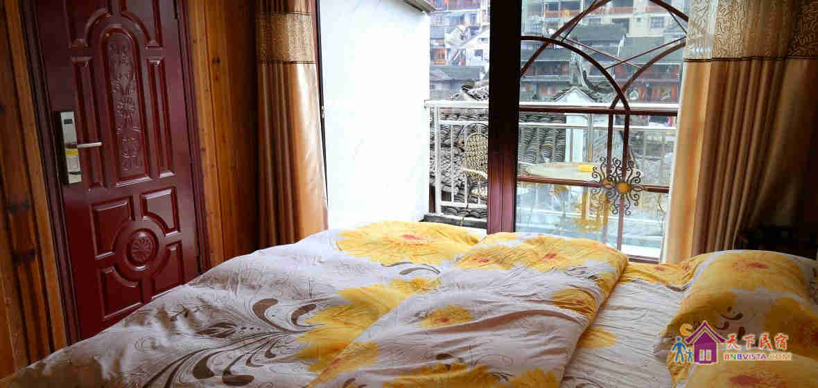 观景四楼大床房