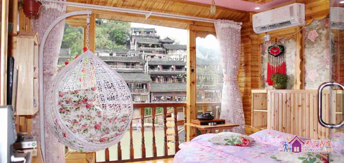 无敌江景圆床房