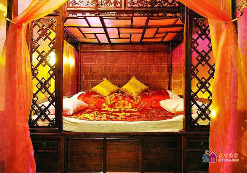 雕花大床房