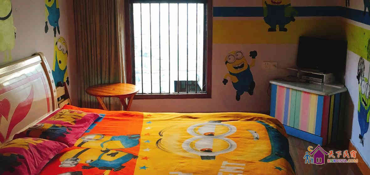 小黄人主题阁楼大床房