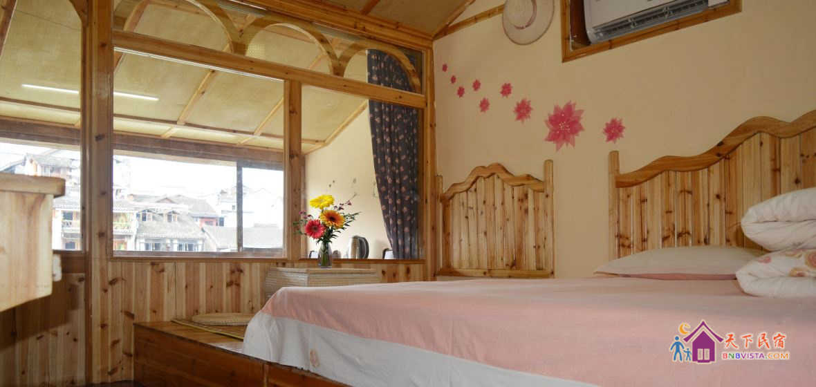 吊脚楼江景房302