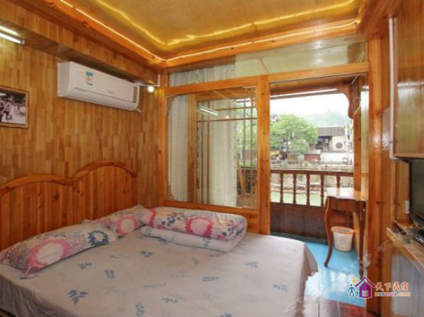 吊脚楼江景大床房201