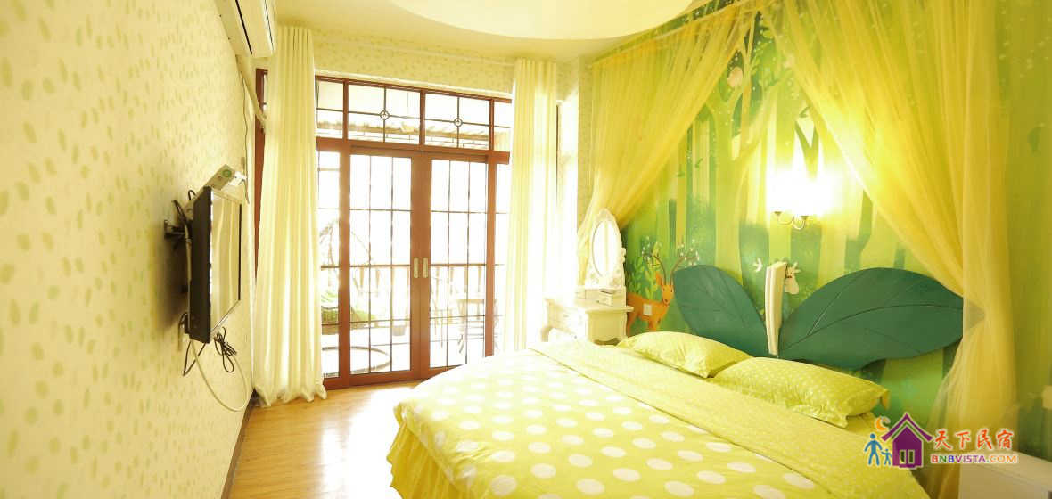 追逐江景圆床房