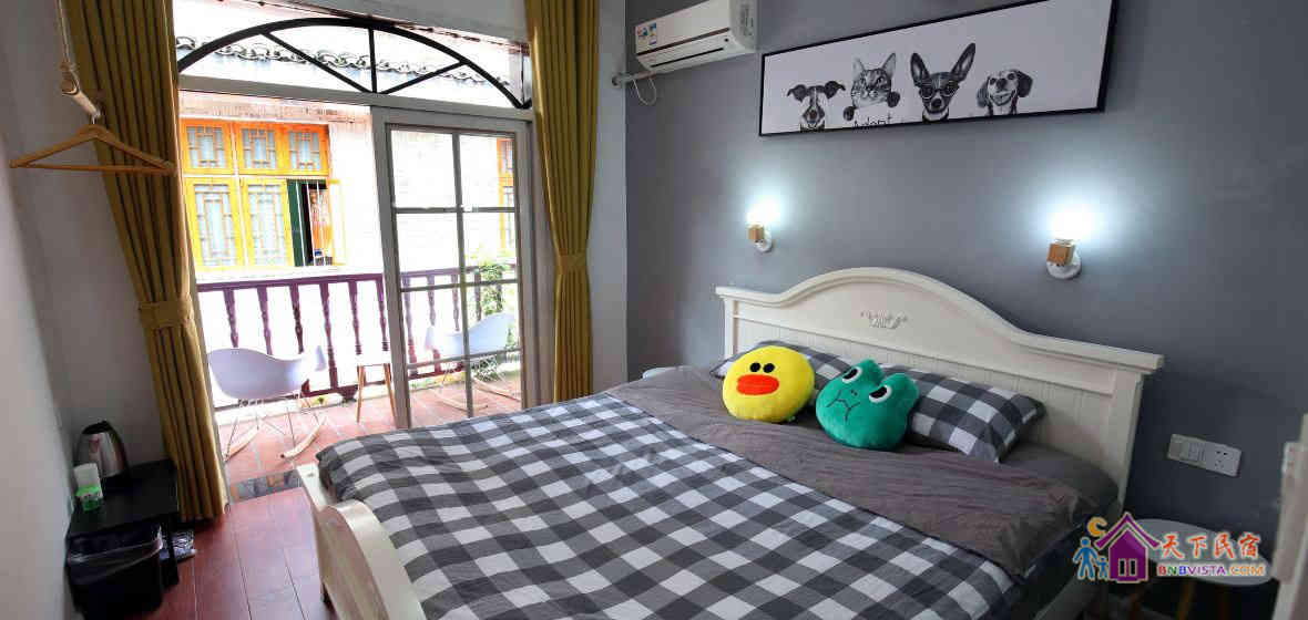 美式独立阳台大床房