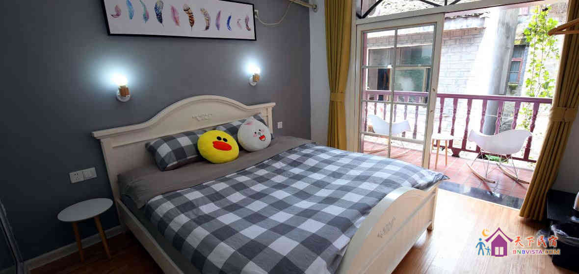 拿铁独立阳台大床房