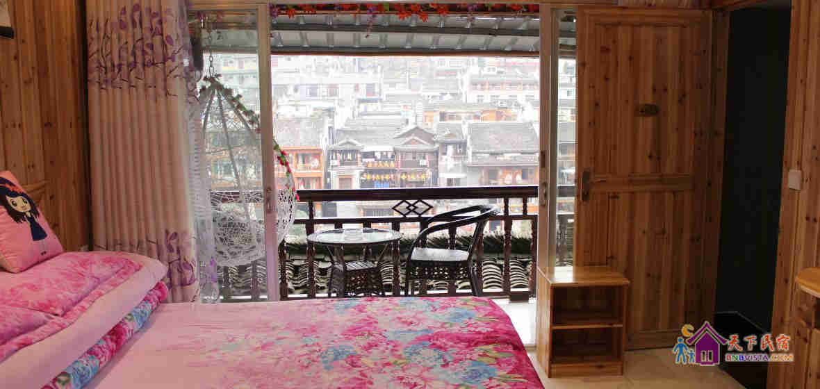 临江木板豪华大床房