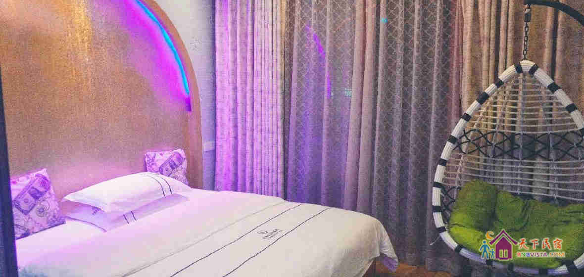 玩美假日独立阳台大床房