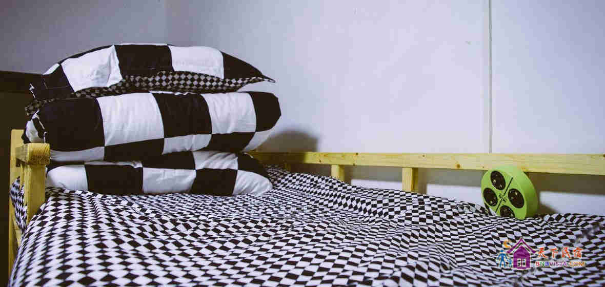 以书换宿男女混住八人间-床位房