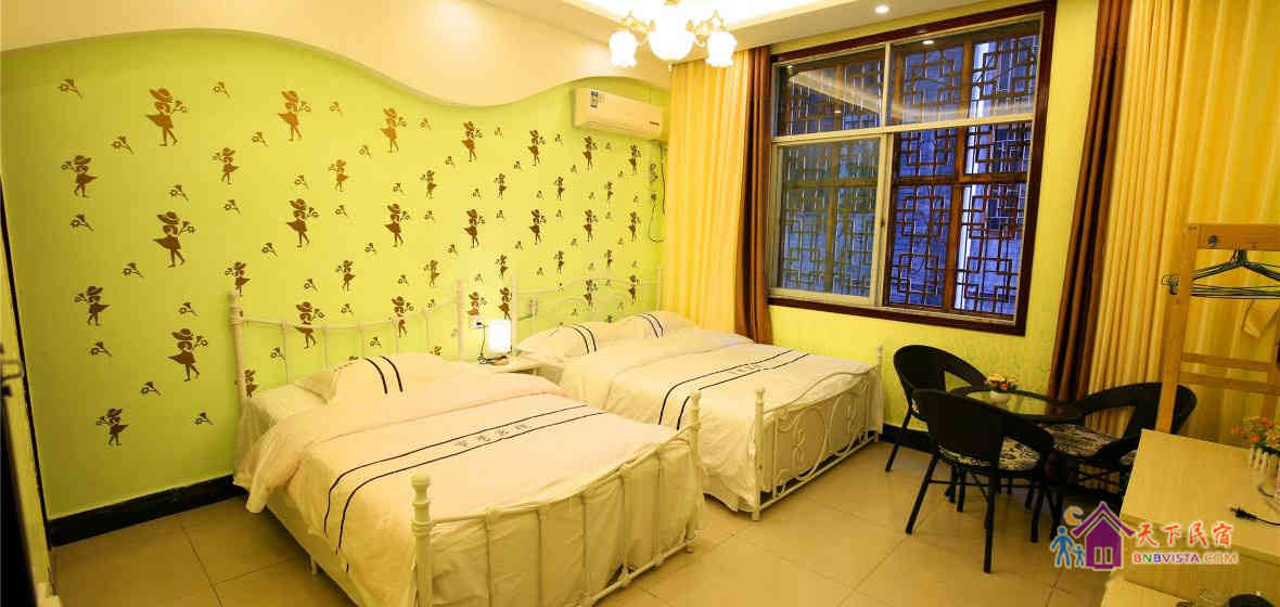 友情温馨亲子房