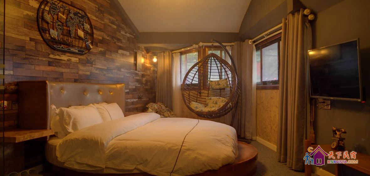 奇异景观圆床房