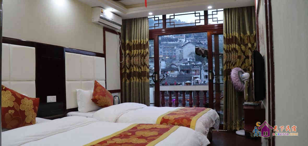 临江阳台双标间