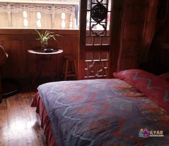 粉红凌霄不临江大床房