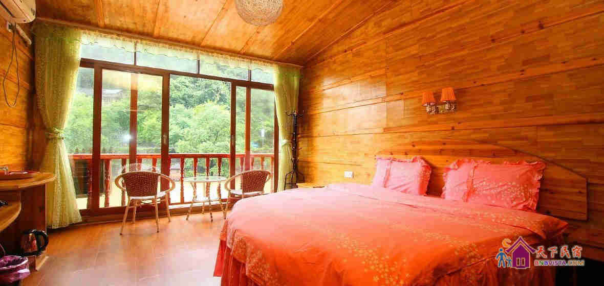 临江观景特色圆床房