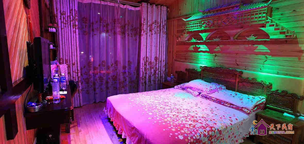 梦回边城(临江雕花大床)