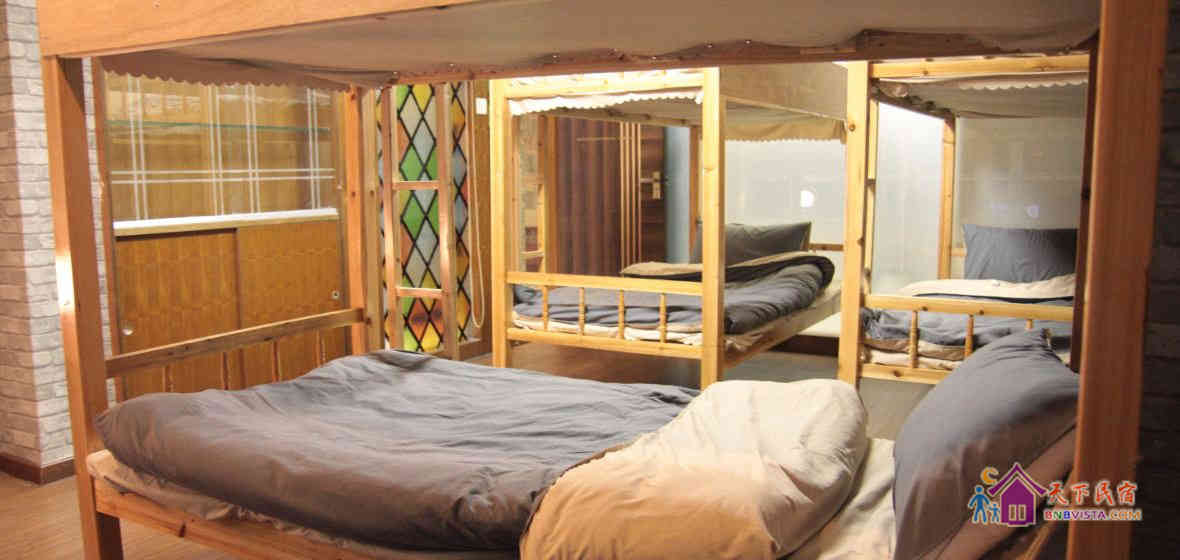 夜色珊斓男人六人房(床位)