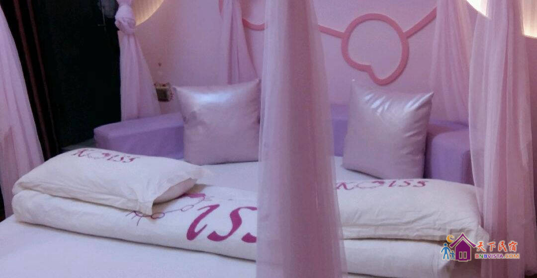 Kitty梦幻圆床房