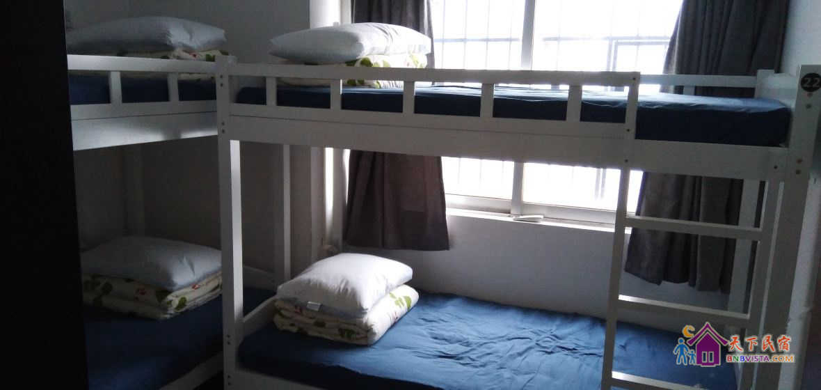 男生四人床位房