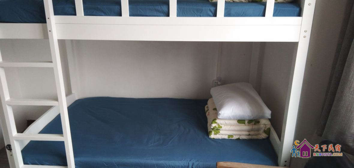 豪华男生双人床位房