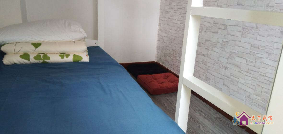 女生双人床位房