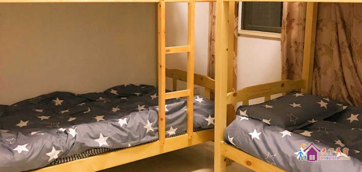 月弯眉女生四人间床位