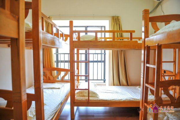 美丽女生舒适八人房(床位)