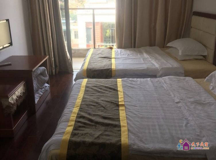 花园六室一厅套房