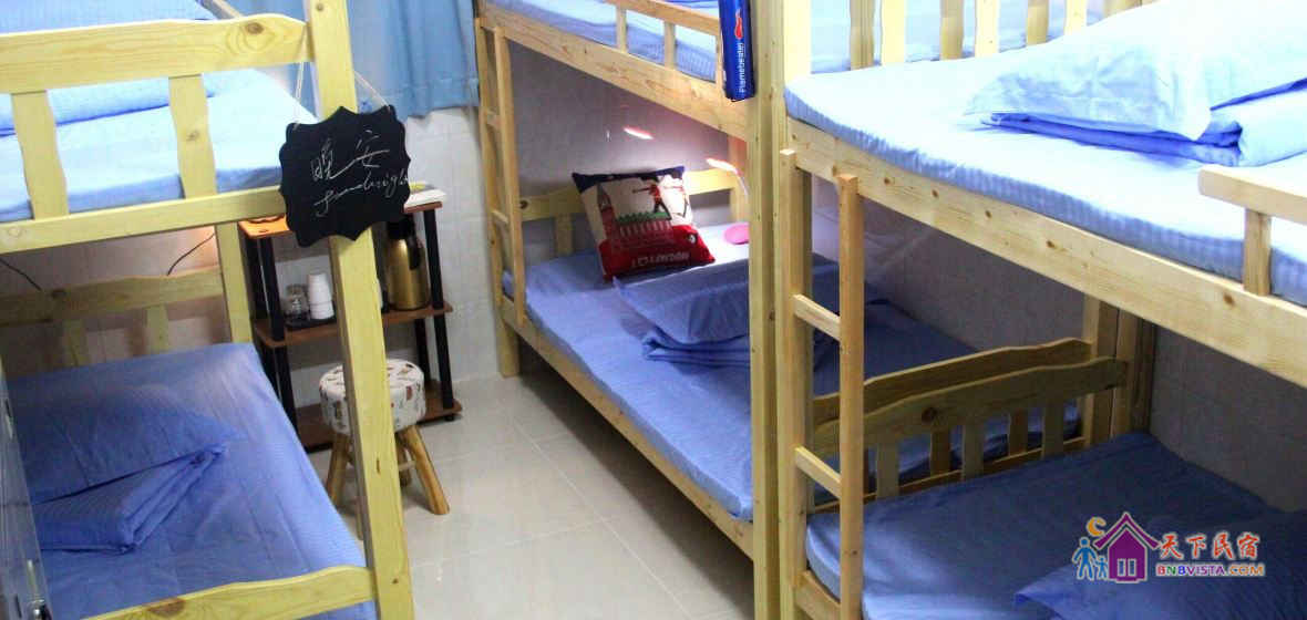 在路上六人男生房(床位)