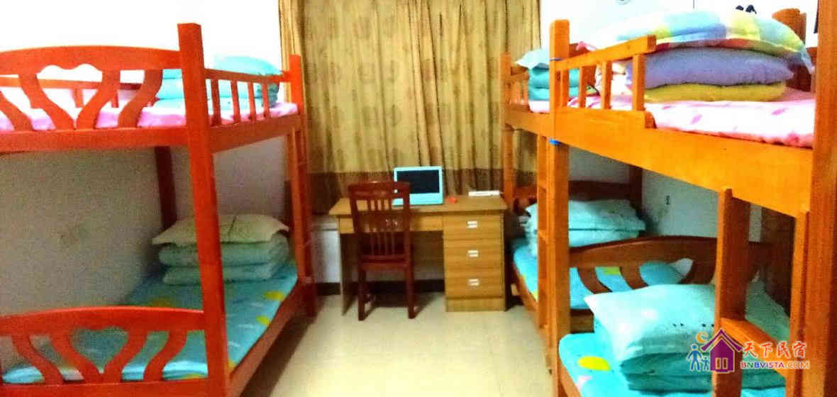 女生六人间(床位房)(公共卫浴)