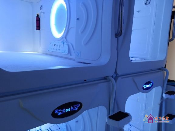 太空舱私密女生四人间