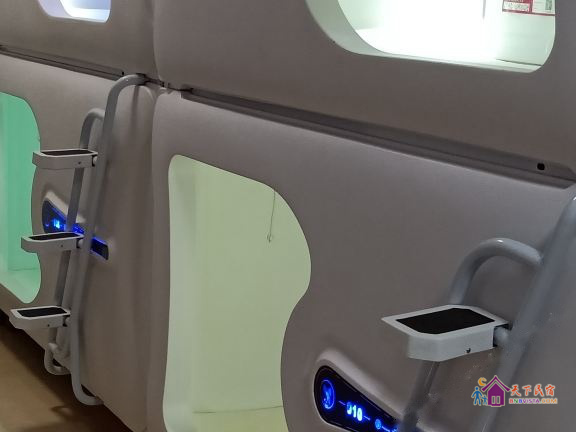 太空舱私密男生四人间