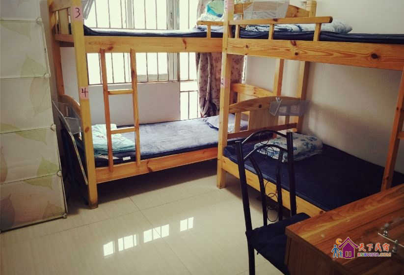 女生红砖复古四人床位房(无窗)