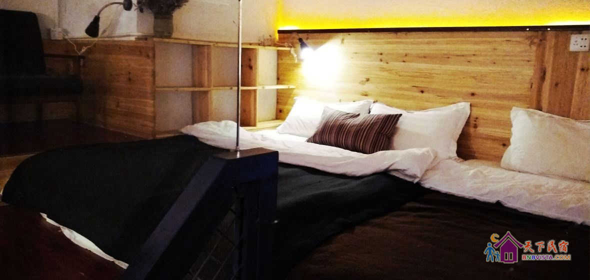 复式阳光双床房