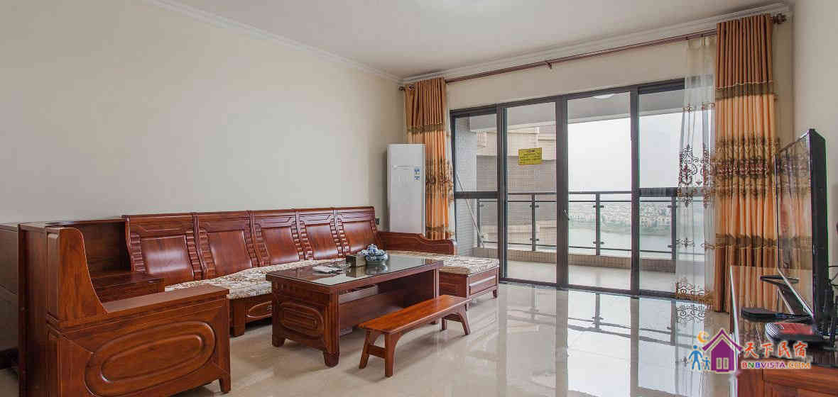 180度全线湖景三房两厅公寓