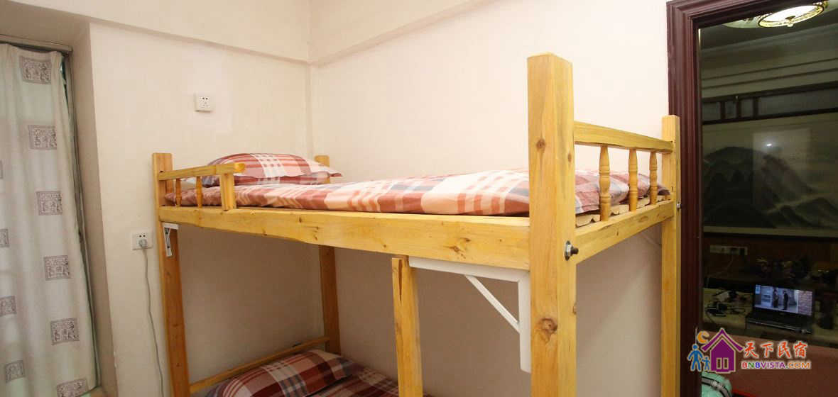 男生四人床位房
