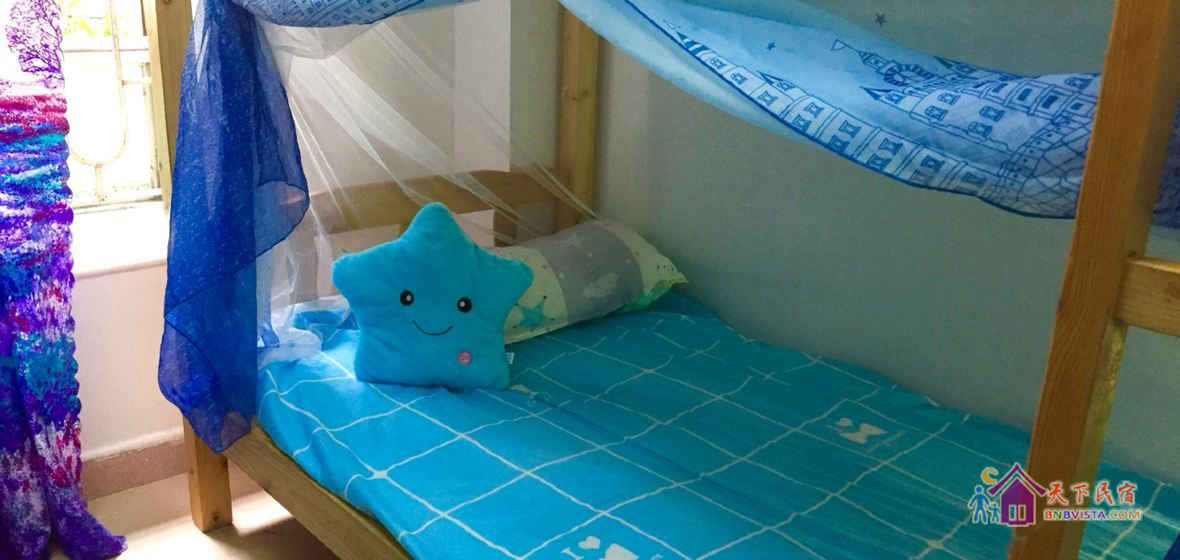 阳光男生四人间